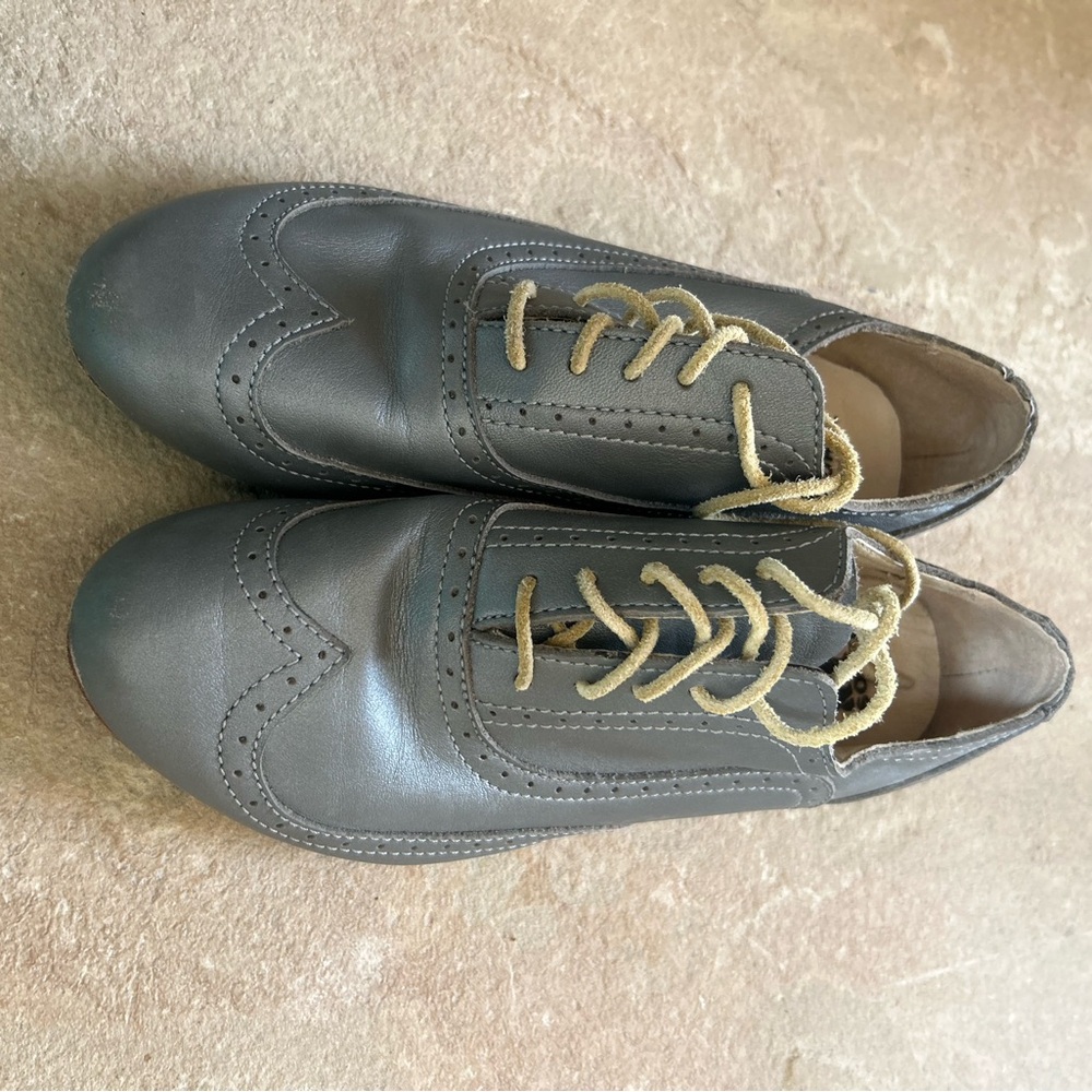 Sorel comfy, dress up shoes size 6